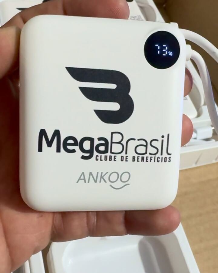 Carregador portátil personalizado com a marca MegaBrasil